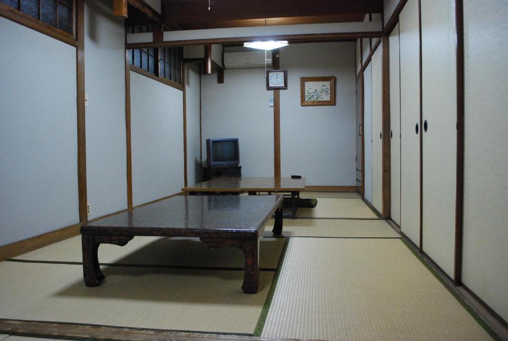 Chizuru Ryokan Hotel Hiroshima Room photo